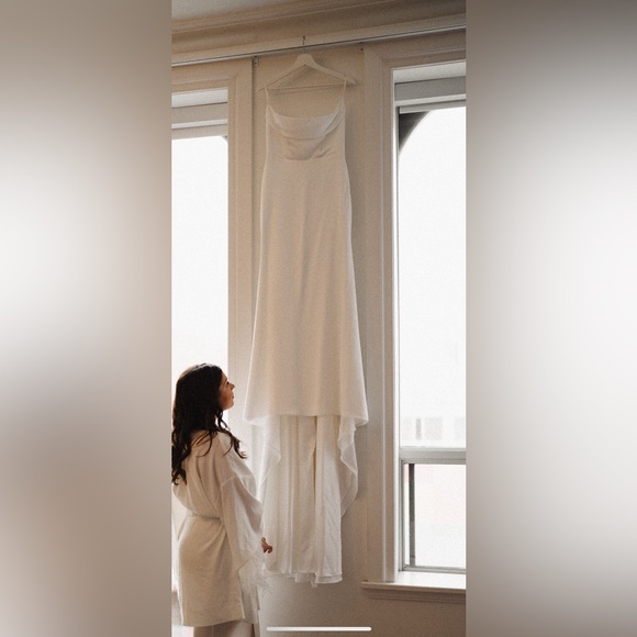 Timeless and elegant Sarah Seven wedding gown. Used in excellent condition. - Picture 3 of 3